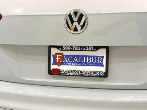 Used 2018 Volkswagen Tiguan SE w/ Panoramic Sunroof Package AWD/4WD image 12
