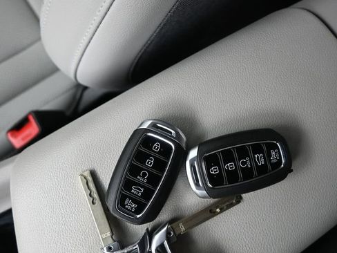 Used 2023 Hyundai Elantra Limited FWD image 23
