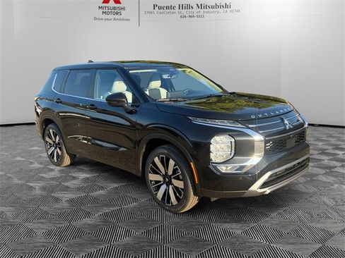 New 2026 Mitsubishi Outlander SE image 3