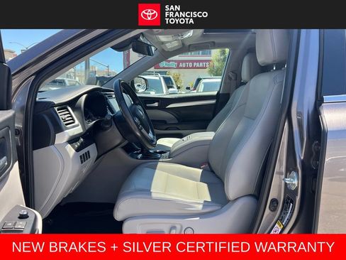 Certified 2019 Toyota Highlander XLE AWD/4WD image 11