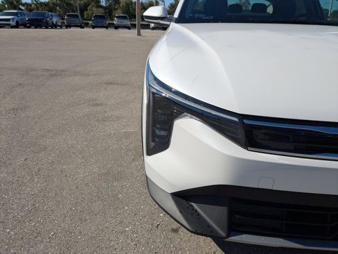 New 2025 Kia K4 GT-Line Turbo FWD image 12