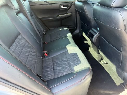 Used 2015 Toyota Camry SE w/ Moonroof Package FWD image 14