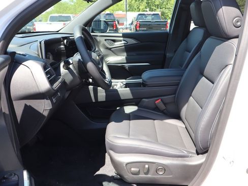 New 2026 Chevrolet Traverse LT w/ Driver Confidence Package AWD/4WD image 5
