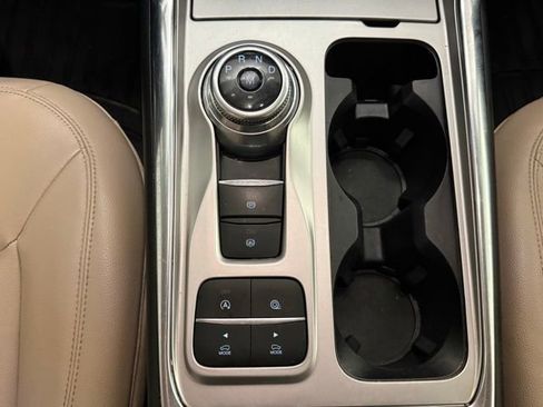 Used 2020 Ford Explorer XLT w/ Equipment Group 202A image 25