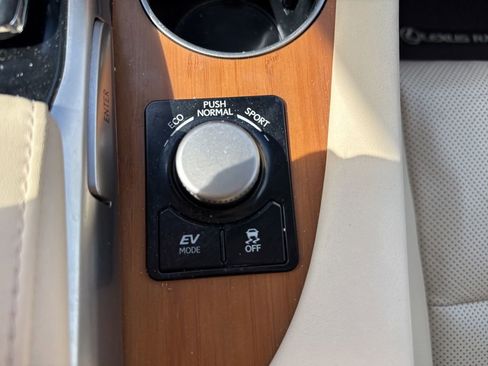 Used 2017 Lexus RX 450h AWD image 20