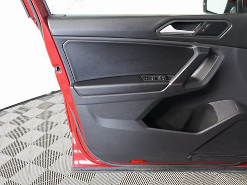 Used 2020 Volkswagen Tiguan SE FWD image 12
