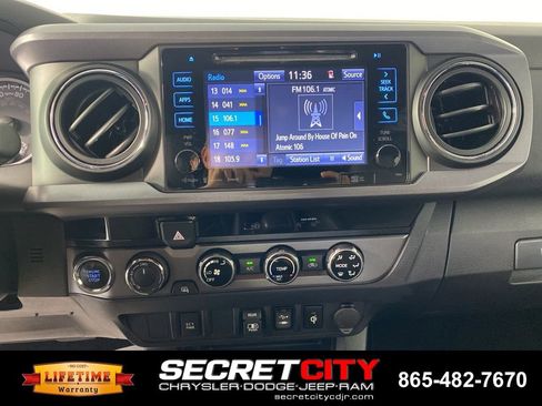 Used 2018 Toyota Tacoma TRD Off-Road AWD/4WD image 21