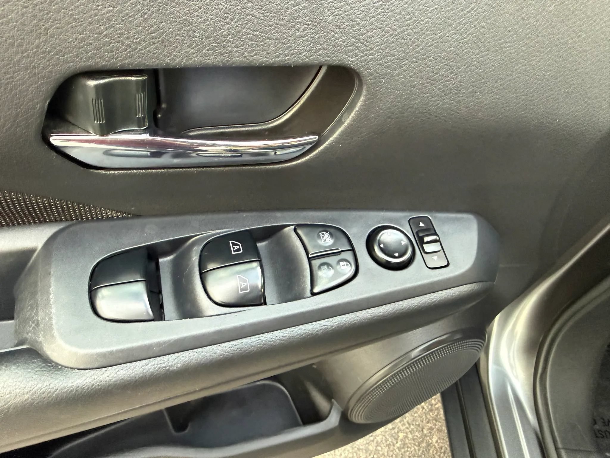 Used 2023 Nissan Kicks SV FWD image 29