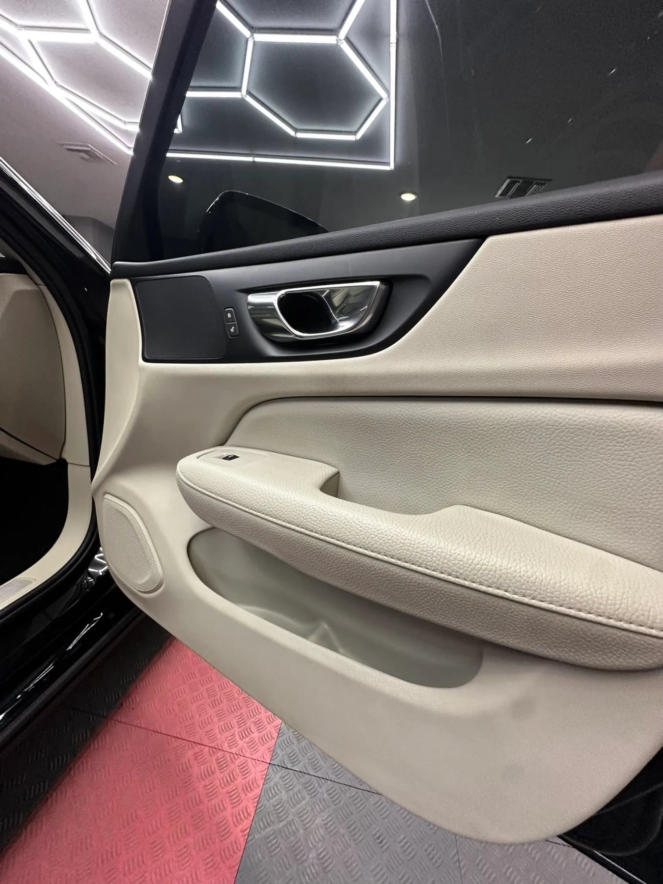Used 2020 Volvo S60 T5 Momentum FWD image 33