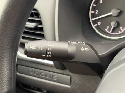 Used 2025 Nissan Rogue S image 15