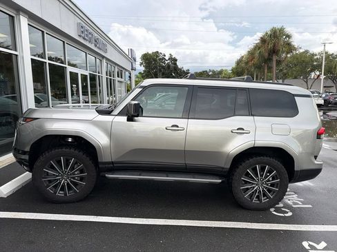Used 2024 Lexus GX 550 w/ Cold Area Package AWD/4WD image 2