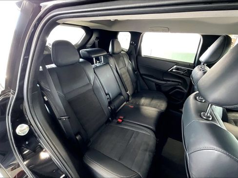 Used 2022 Mitsubishi Outlander SE FWD image 15