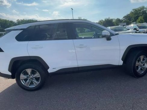 Used 2025 Toyota RAV4 XLE AWD/4WD image 9