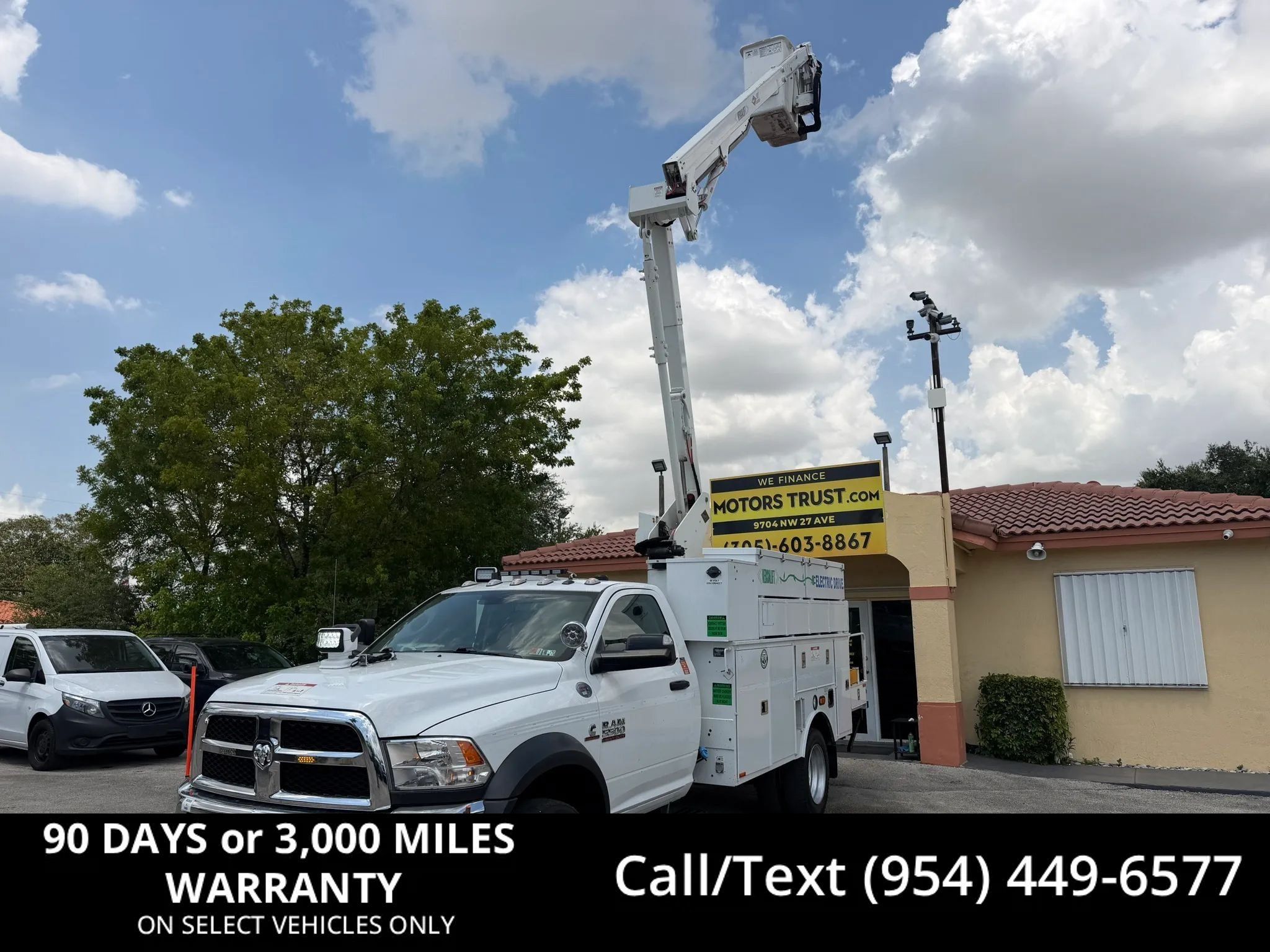 Used 2017 RAM 5500 SLT w/ Quick Order Package 29G SLT AWD/4WD image 1