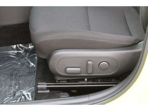 Certified 2025 Hyundai Kona SEL image 12