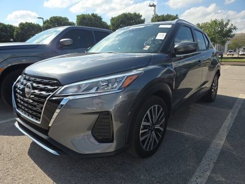 Used 2024 Nissan Kicks SV FWD image 3