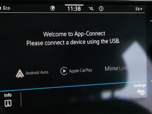 Used 2023 Volkswagen Taos SEL image 33