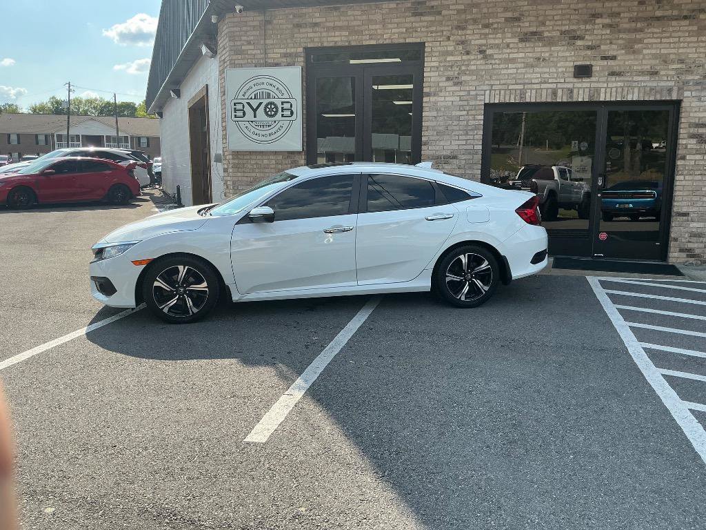 Used 2017 Honda Civic Touring image 2
