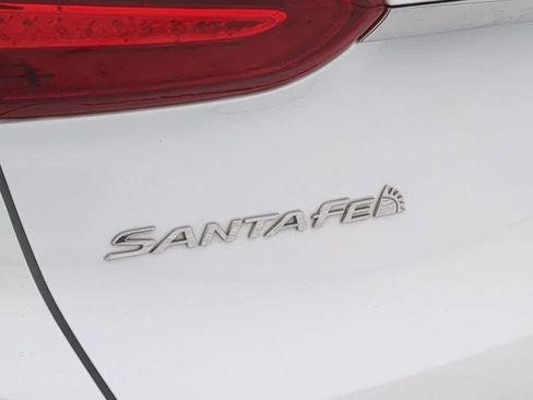 Used 2019 Hyundai Santa Fe Limited image 12