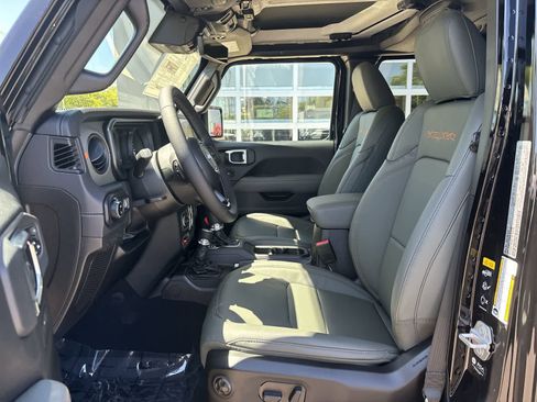 New 2025 Jeep Gladiator Mojave image 8