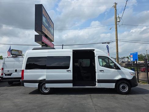 Used 2025 Mercedes-Benz Sprinter 2500 image 5