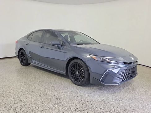 Used 2025 Toyota Camry SE w/ Convenience Package FWD image 4