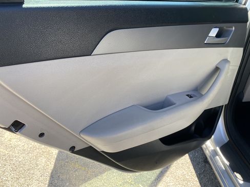 Used 2016 Hyundai Sonata SE FWD image 17