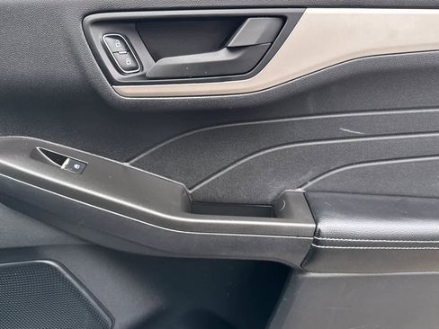 Used 2021 Ford Escape S image 18