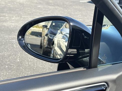 Used 2024 Porsche Macan image 17