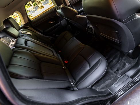 Used 2018 Land Rover Range Rover Evoque SE image 16