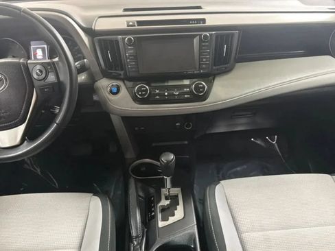 Used 2018 Toyota RAV4 XLE FWD image 17