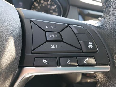 Used 2018 Nissan Rogue SV w/ Sun & Sound Touring Package image 23