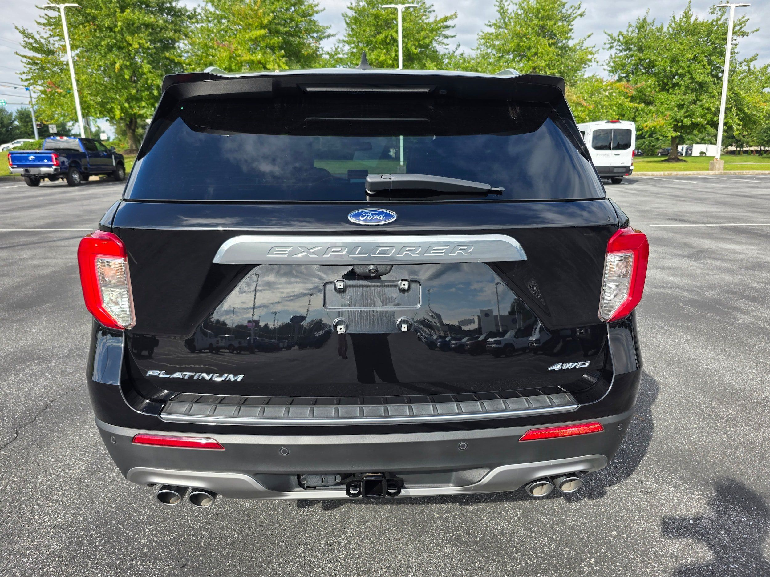 Used 2022 Ford Explorer Platinum w/ Equipment Group 601A AWD/4WD image 4
