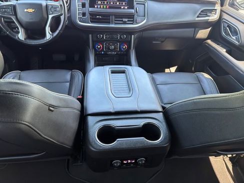 Used 2021 Chevrolet Suburban Premier w/ Premium Package RWD image 18