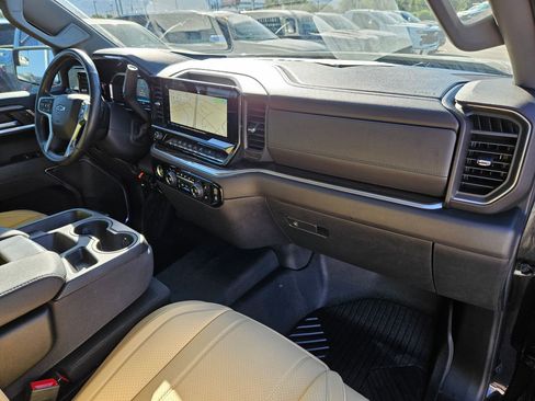 Used 2022 Chevrolet Silverado 1500 RST AWD/4WD image 32