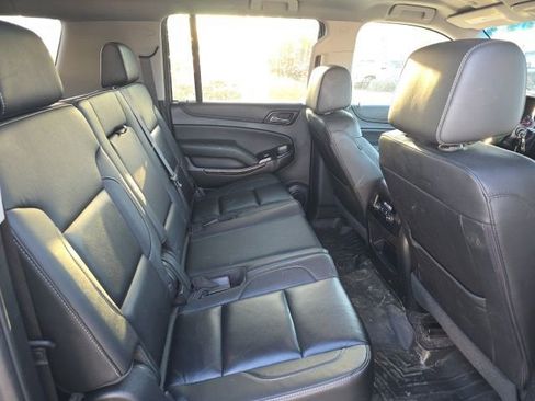Used 2019 Chevrolet Suburban LT image 12