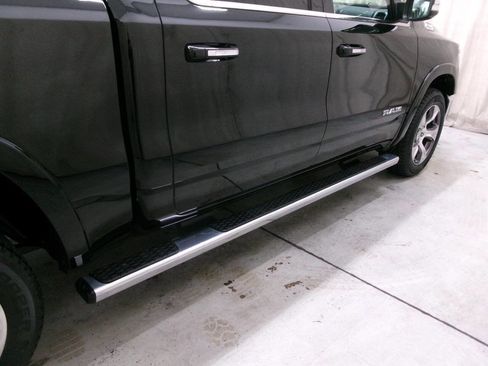 Used 2019 RAM 1500 Laramie AWD/4WD image 12