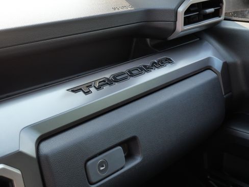 Certified 2025 Toyota Tacoma TRD Off-Road AWD/4WD image 26