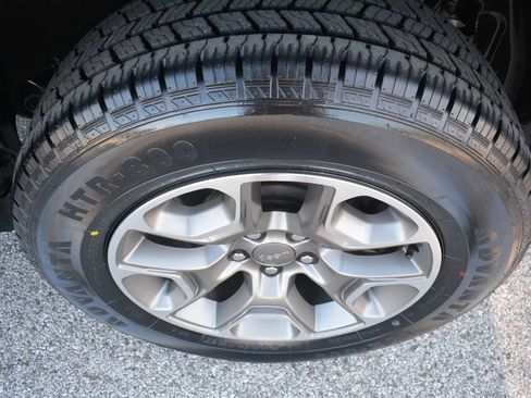 Used 2022 Jeep Cherokee Trailhawk AWD/4WD image 22