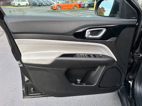 Used 2024 Jeep Compass Limited image 27