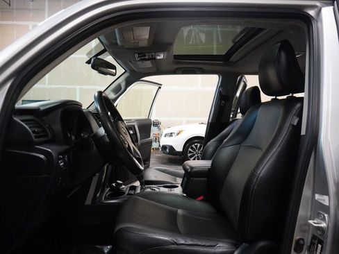 Used 2018 Toyota 4Runner SR5 Premium image 5