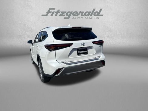 New 2026 Toyota Highlander Platinum image 5