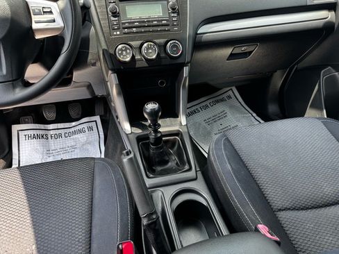 Used 2015 Subaru Forester 2.5i AWD/4WD image 12