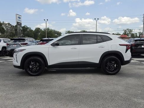 New 2026 Chevrolet Trax LT w/ Driver Confidence Package FWD image 2