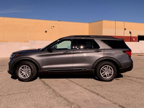 New 2026 Ford Explorer Active w/ Active Comfort Package image 4
