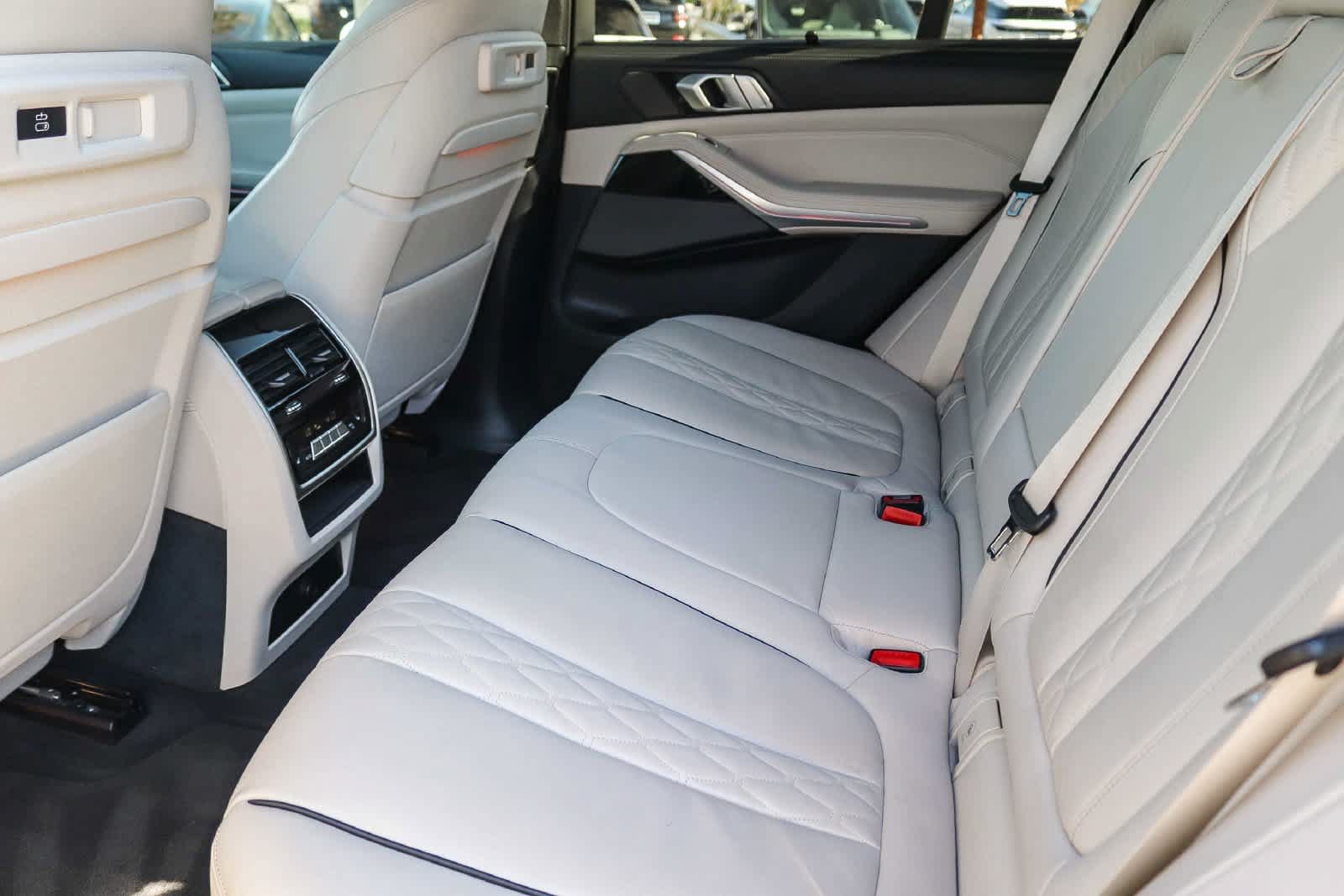 Used 2019 BMW X5 xDrive50i w/ M Sport Package AWD/4WD image 17