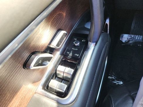 Used 2023 Land Rover Range Rover Long Wheelbase SE image 38