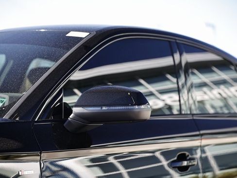 Certified 2025 Audi Q5 2.0T Premium Plus w/ Premium Plus Package image 11