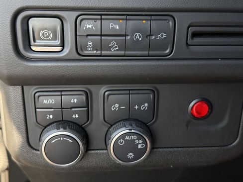 Used 2021 Chevrolet Tahoe Z71 w/ Luxury Package image 19