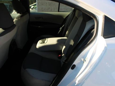 Used 2023 Toyota Corolla LE FWD image 11